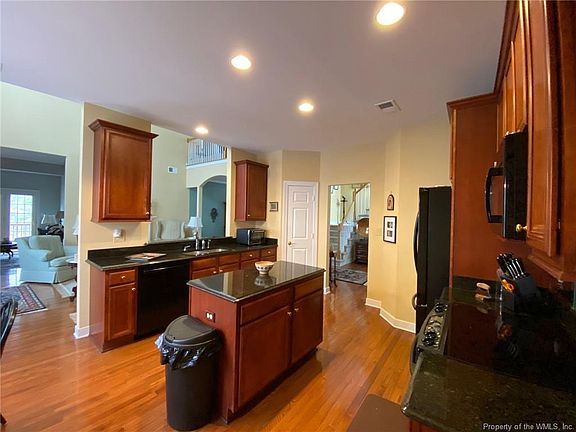 5th image of 213 Shaindel Dr