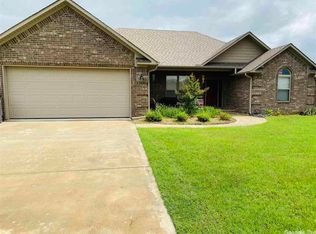 904 Puritan Dr, Jacksonville, AR 72076