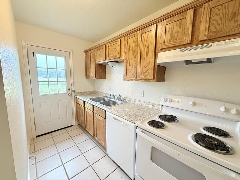 1210 Industrial Blvd #C — Photo 11