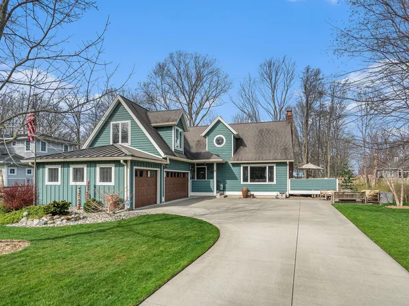 8 Columbine, South Haven, MI 49090