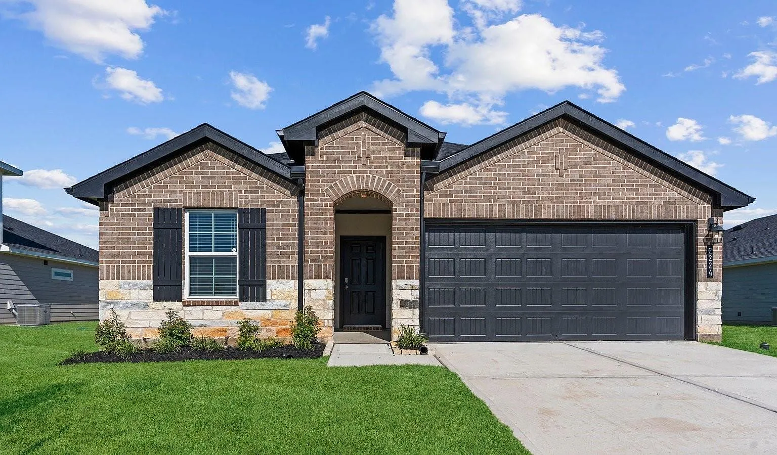 4 bed, 2.5 bath, 1831 sqft, $2,350 — Photo 1
