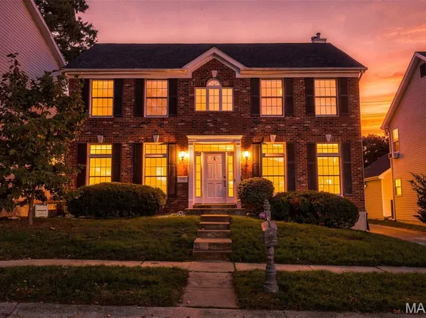 852 Lionsgate Dr, Saint Louis, MO 63130