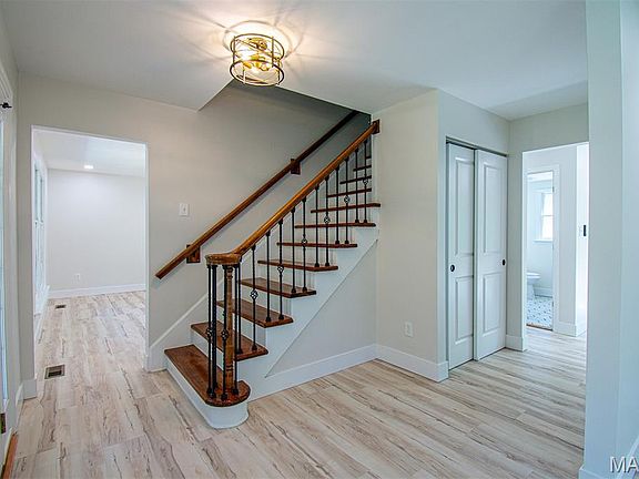 3rd image of 505 Cross Green Ln