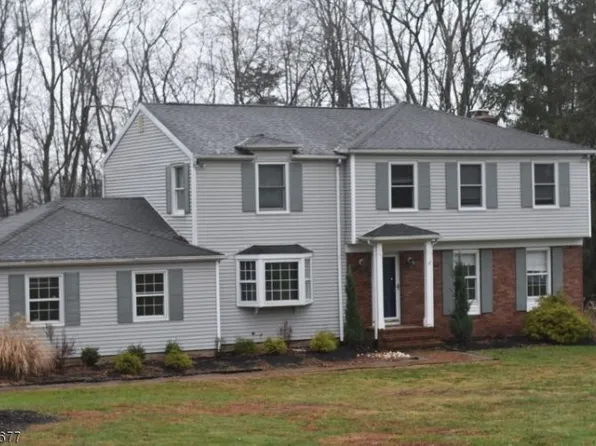 19 Victoria Dr, Annandale, NJ 08801