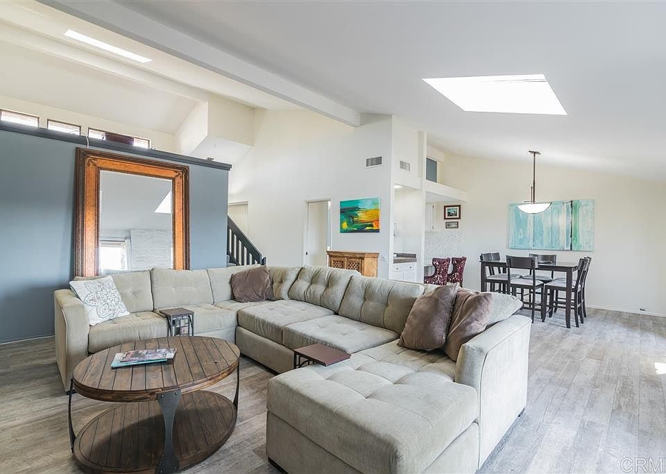 2nd image of 2208 Plaza De Las Flores