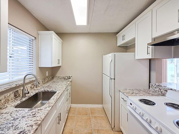 4th image of 415 N Halifax Ave APT 216