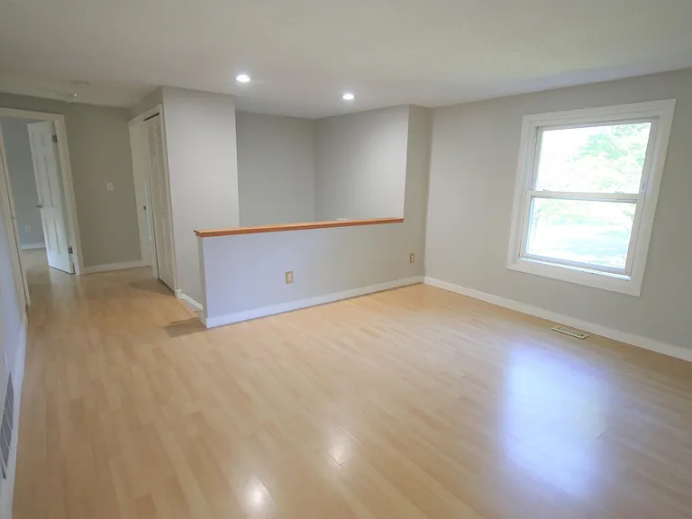 2169 Hemlock Dr — Photo 2