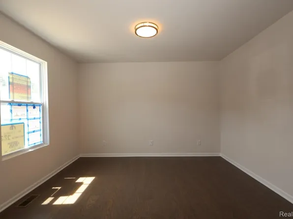 408 Hidden Riv W, Holly, MI 48442