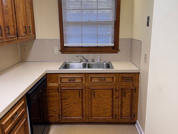 4th image of 700 B Ave #702