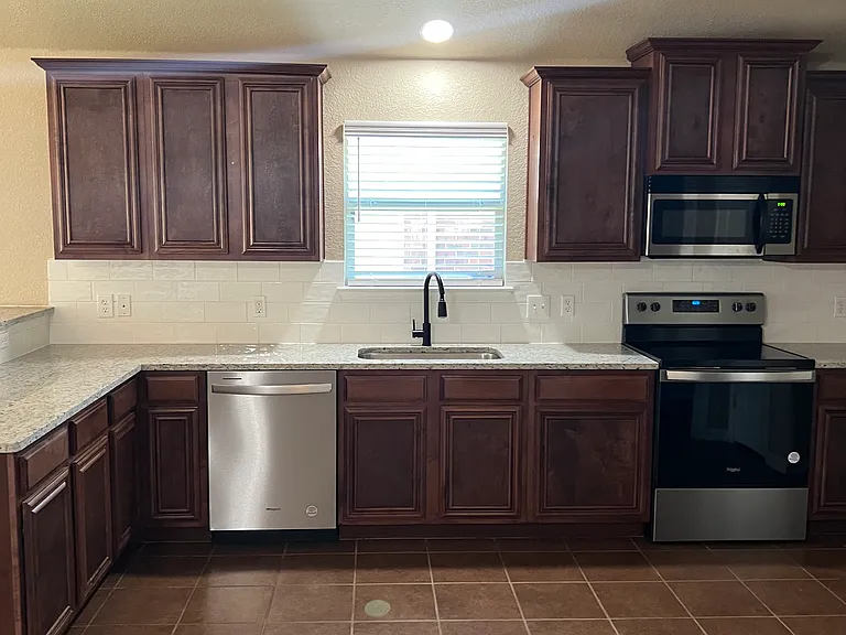 1501 Applegate Way — Photo 9