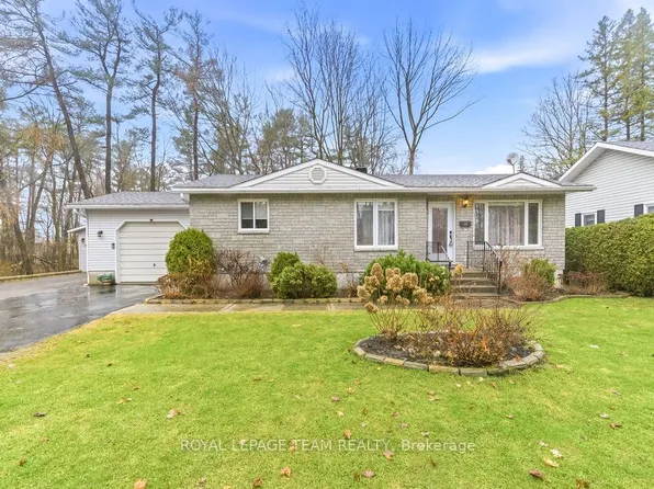 40 Pine Ave, Renfrew, ON K7V 2P7