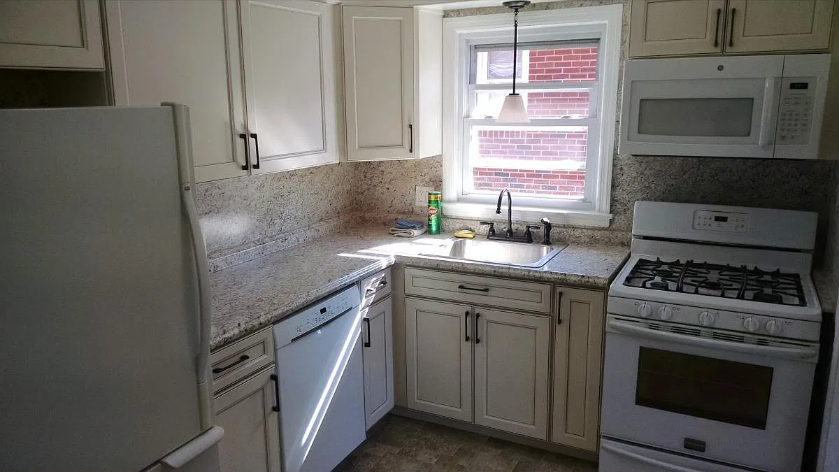 818 Harvard Place — Photo 3