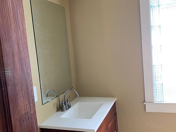 3rd image of 321 N 31st St