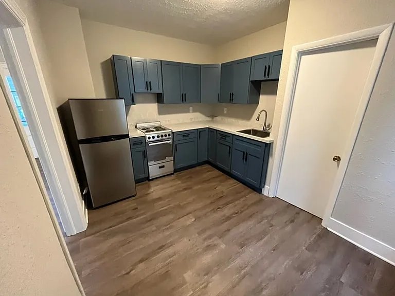 404 Pine Street — Photo 5
