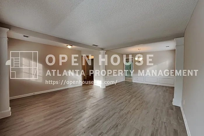 596 Lullingstone Dr SE — Photo 5