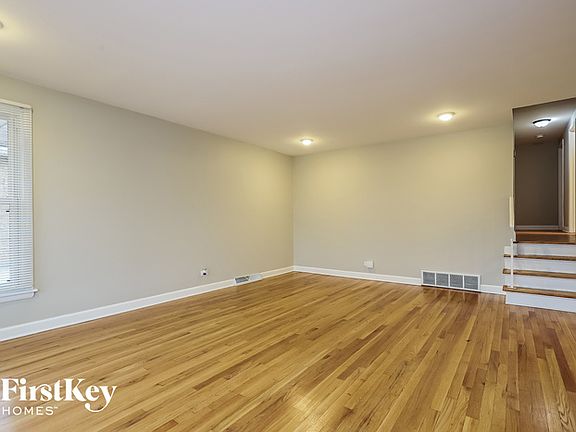 2nd image of 1018 E 161st St