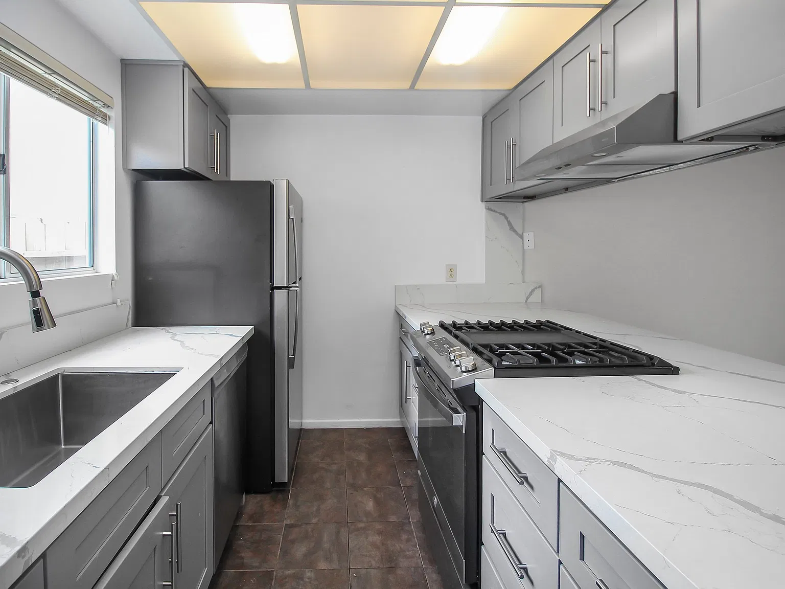 3 bed, 1075 sqft, $2,999 — Photo 4