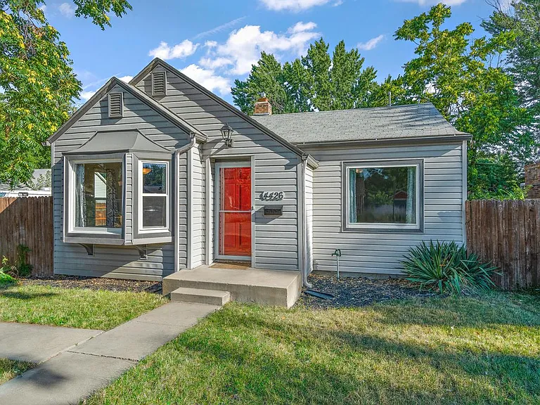 4426 W Irving St — Photo 2