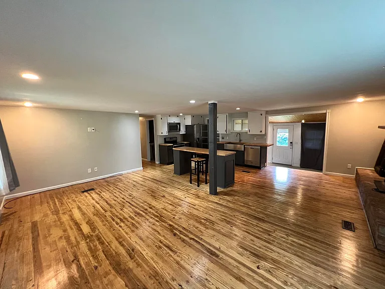 1005 Kirby Dr — Photo 7