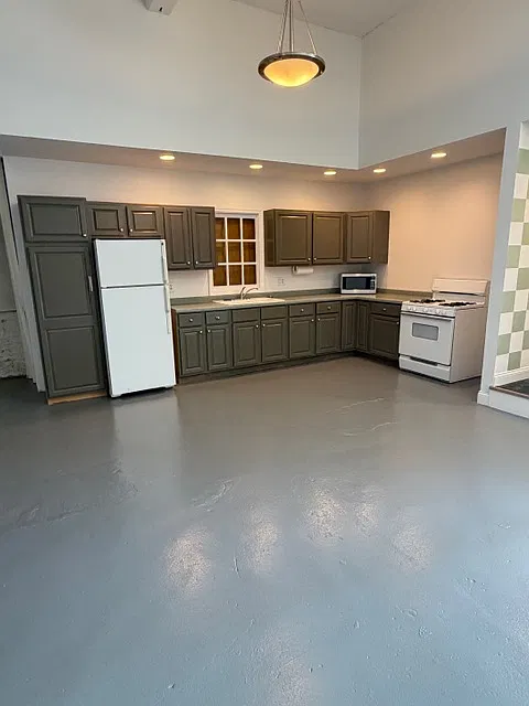 2 bed, 2000 sqft, $2,495 — Photo 3