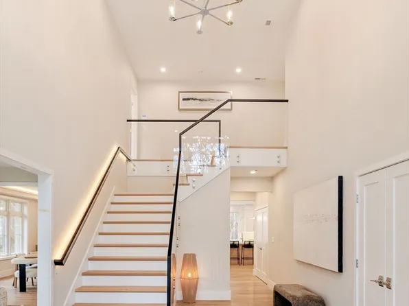 123 Woburn St, Lexington, MA 02420