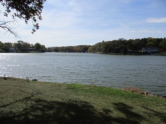 4th image of 334 Kaufman Dr