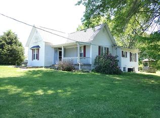 809 E Broadway St, Mc Leansboro, IL 62859