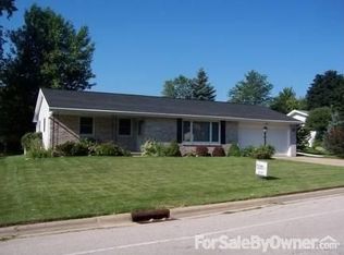 1523 Avondale Dr, Green Bay, WI 54313