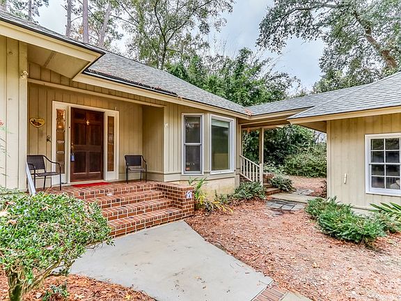 2nd image of 4 Hazel Glen Ln