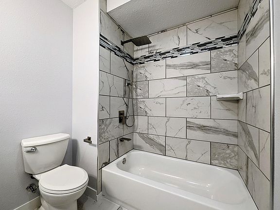 4th image of 413 Jefferson St #3
