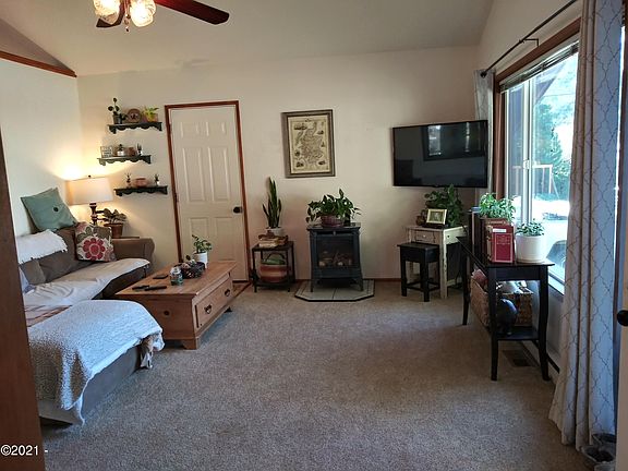2nd image of 244 SE Reef Ave