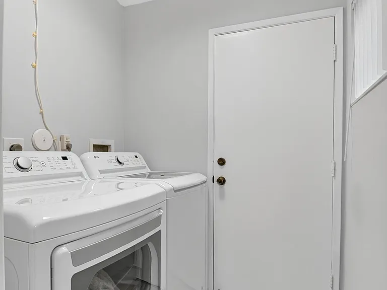 8256 Summerbreeze Ln — Photo 17