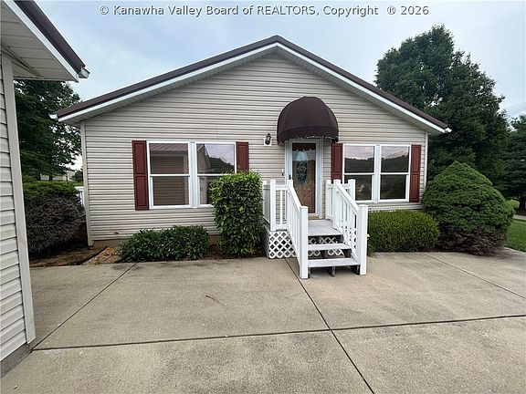 3rd image of 233 Sunset Ln