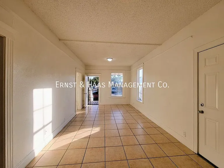 1815 E 11th St — Photo 8