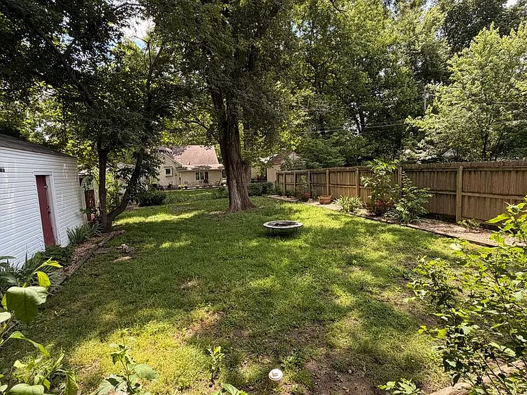 1838 S Maryland Ave — Photo 12