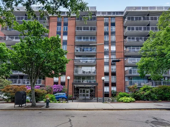 45 Longwood Ave APT 409, Brookline, MA 02446