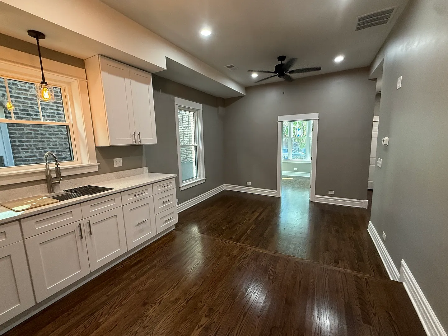 3310 W Le Moyne St — Photo 4
