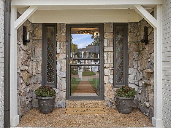 3rd image of 2575 Overlook Dr