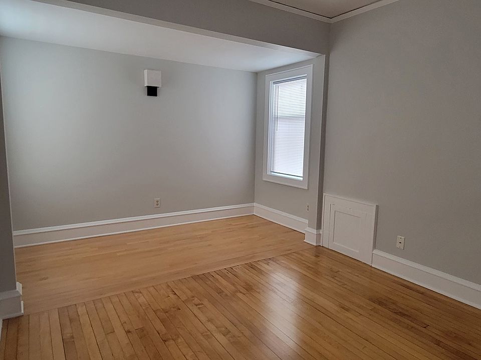 2nd image of 1558 E Hampton Rd