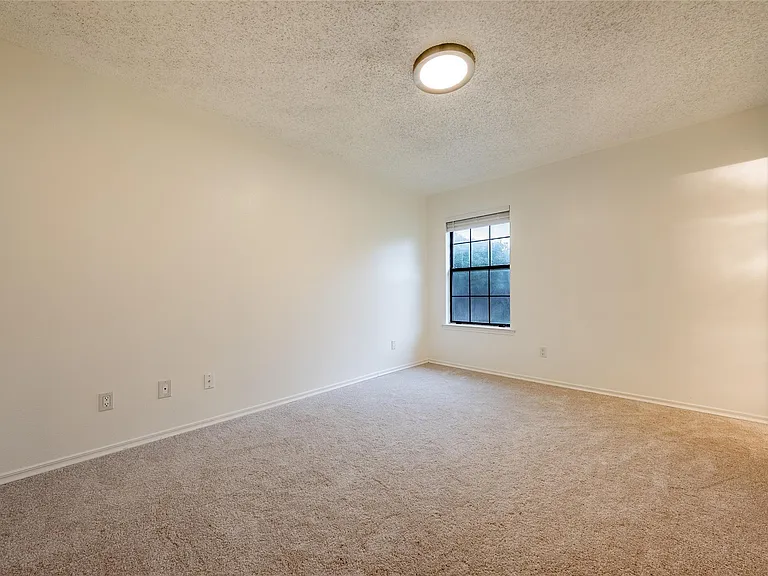 1702 Ireland Dr — Photo 19