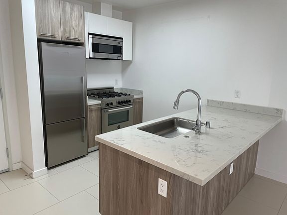 4th image of 1868 Van Ness Ave APT 204