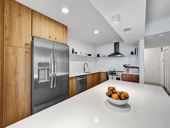 4th image of 531 N Ocean Boulevard #911