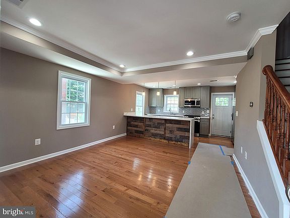 4th image of 5938 N Kings Hwy