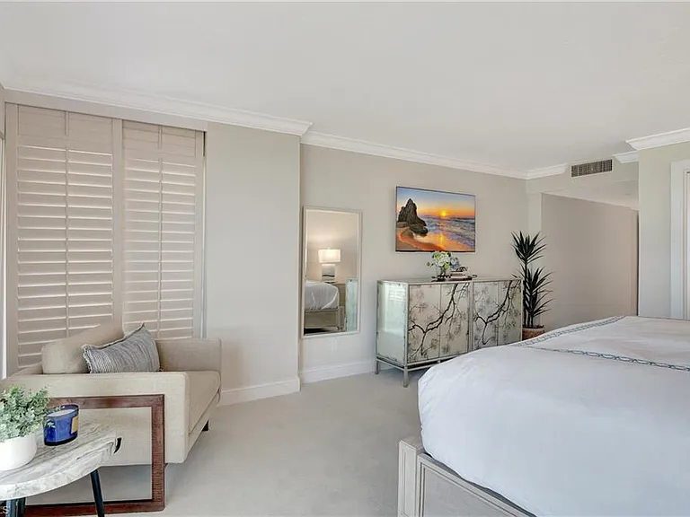 2357 Gulf Shore Blvd N #107 — Photo 12