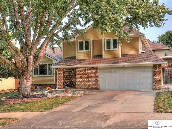 2nd image of 939 N 150th St