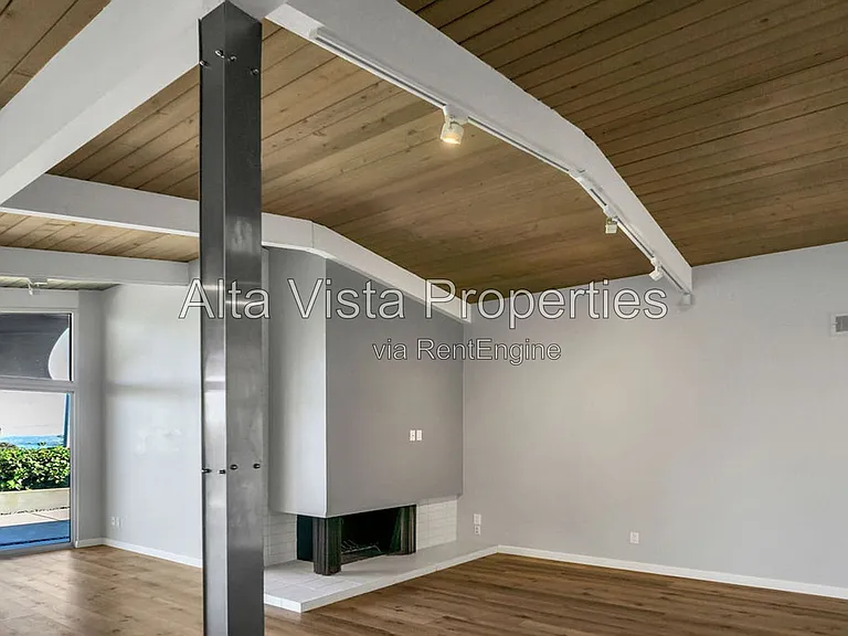 2569 Loring St — Photo 6