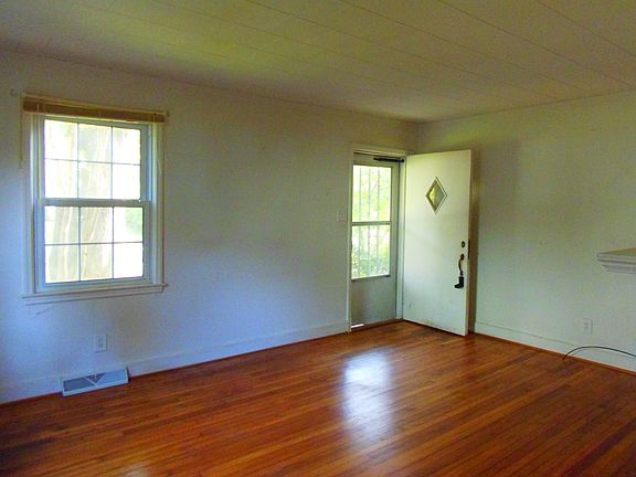 3rd image of 1813 Oak St