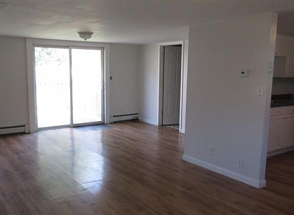 2nd image of 320 Lakewood Ter