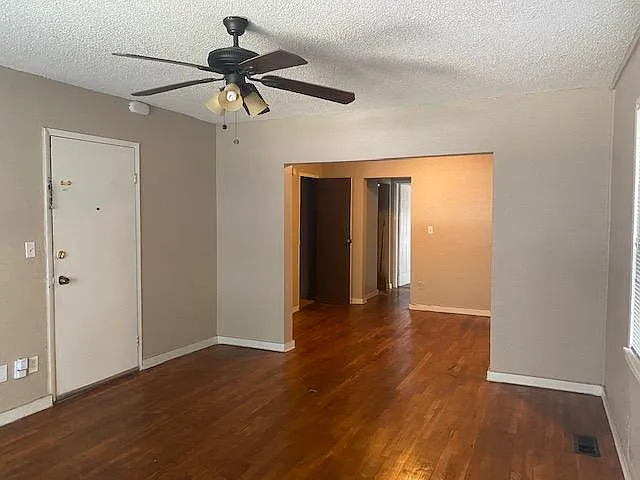 Building Photo - 819 E 42nd St #1W