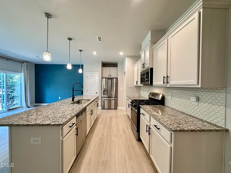 124 Orvis Dr — Photo 6